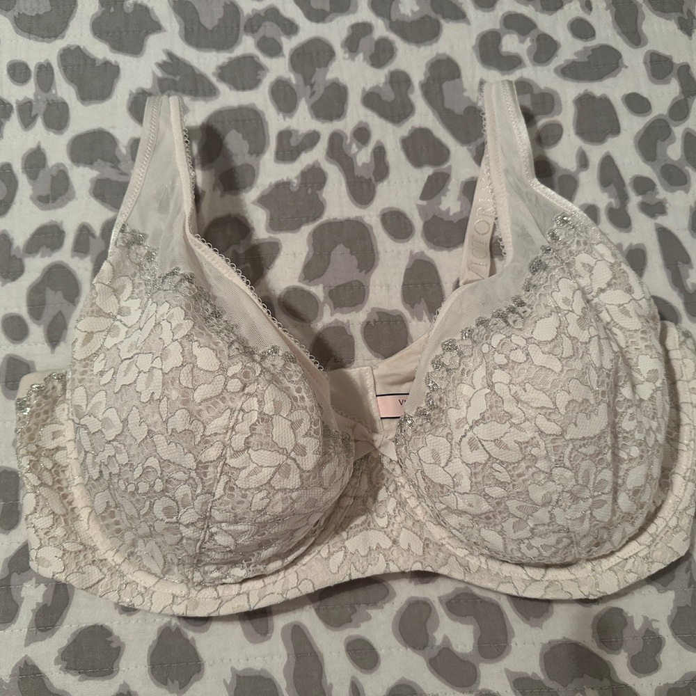 Victoria Secret 40DDD
